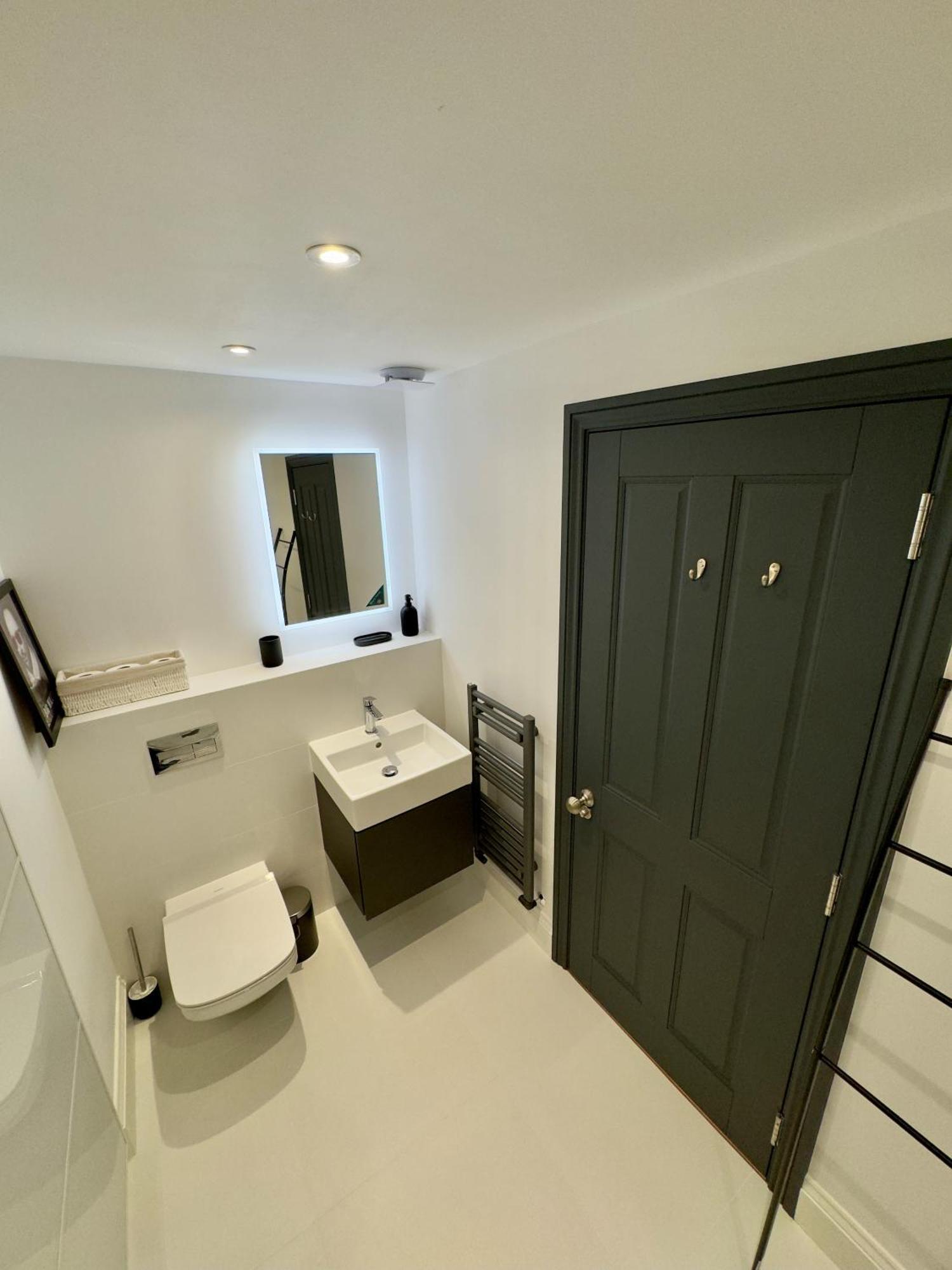 Ferienwohnung Romeo'S Arch High End Luxury In Centre Of Stratford With Parking Exterior foto